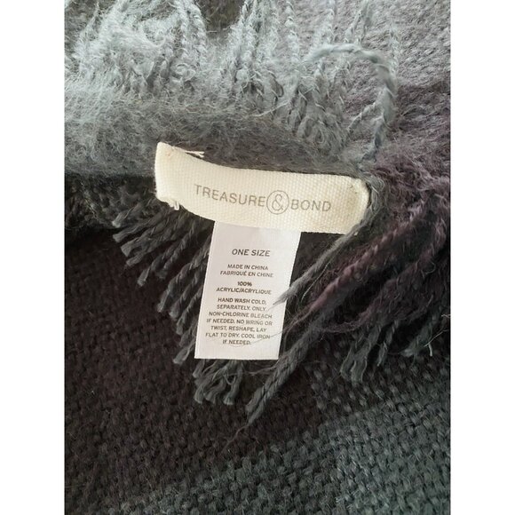 Treasure & Bond Blanket Scarf Wrap Green and Navy Plaid w/ Fringe - Picture 3 of 6